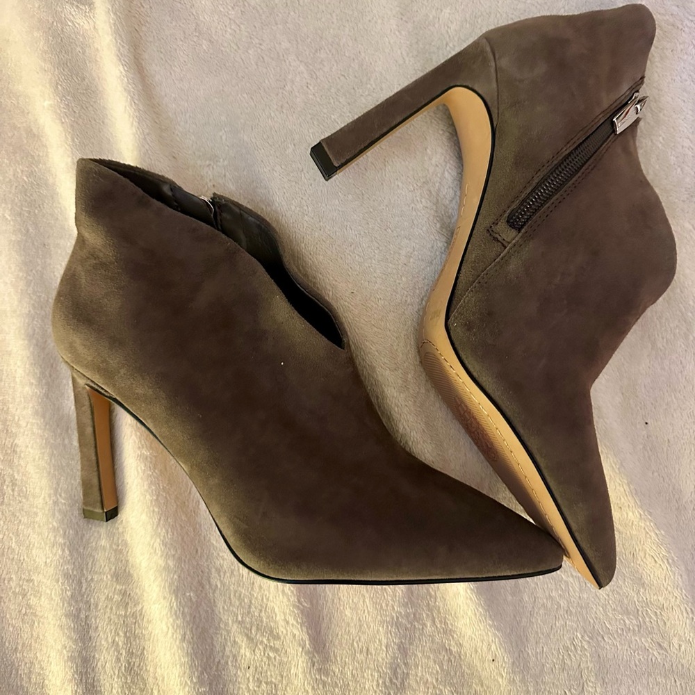 Vince Camuto size 6.5